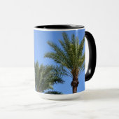 Palmbomen tegen de blauwe hemelfoto mok (Voorkant rechts)