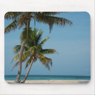 Palmboom en wit zandstrand muismat
