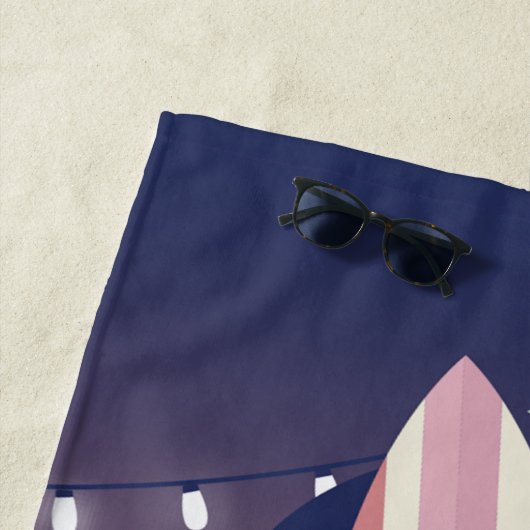 Palmen, surfplank, String Lights Beach Strandlaken (In situ)