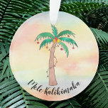 Palmier Mele Kalikimaka<br><div class="desc">Cet ornement de Mele Kalikimaka est décoré d'un palmier peint à la main et décoré de lumières et de billes sur un arrière - plan aquarelle. Parce que nous créons notre propre oeuvre,  vous ne trouverez pas cette image exacte d'autres designers. Aquarelle originale © Michele Davies.</div>