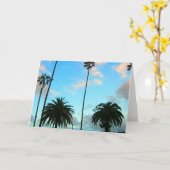 Palmiers et carte de voeux de ciel bleu (Fleur jaune)