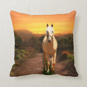 Palomino van de zonsondergang kussen