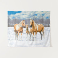 Palomino verfpaarden bij sneeuw