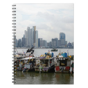 Panama City Skyline met Vissende vaten Notitieboek