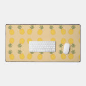 Panassenvruchtenpatroon op bruin bureaumat (Keyboard & Muis)