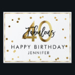 Pancarte Fabulous 40 Birthday Modern 40th Gold Chic Party<br><div class="desc">Célébrez cette fabuleuse fête du 40e anniversaire avec une enseigne élégante et moderne dans le jardin de célébration,  qui présente votre nom,  entouré d'un design Fab 40 chic et de points dorés. Parfait comme décor de fête ou signe de bienvenue branché.</div>