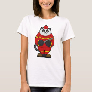 Panda als brandweerman met slang t-shirt
