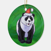 Panda-Beer in Santa Hat op groen Keramisch Ornament (Links)