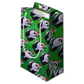 Panda-Beer in Santa Hat op groen Klein Cadeauzakje (Voorkant Gekanteld)