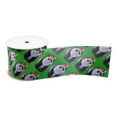 Panda-Beer in Santa Hat op groen Lint (Spoel)