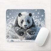 Panda Beer loopt in de sneeuw Muismat (Met muis)