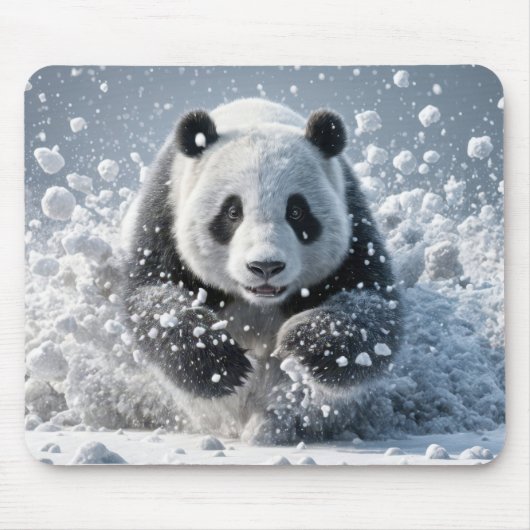 Panda Beer loopt in de sneeuw Muismat (Voorkant)