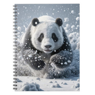 Panda Beer loopt in de sneeuw Notitieboek