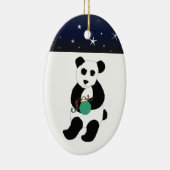 Panda Beer met Kerstbal Keramisch Ornament (Rechts)