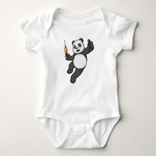 Panda bij vaccinatie met spuit romper