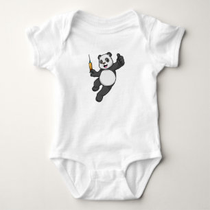 Panda bij vaccinatie met spuit romper