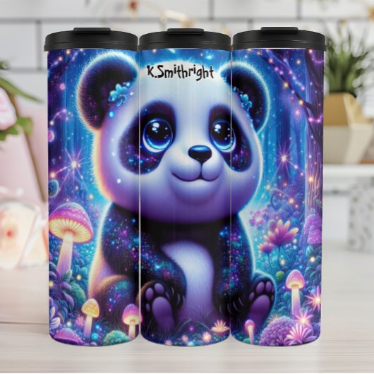 Panda met brede ogen in een magisch bos thermosbeker