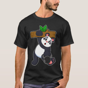 Panda met hout op sterktetraining t-shirt