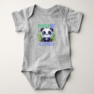 Pandamic Cuteness woordspeling. Schattigee baby Pa Romper