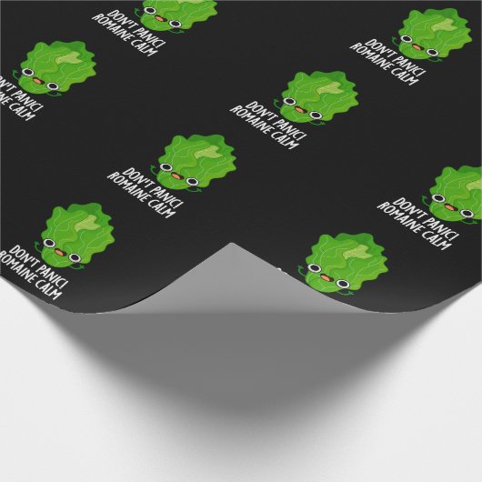 Panic Romaine Calm Funny Veggie Pun Dark BG Cadeaupapier (Hoek)