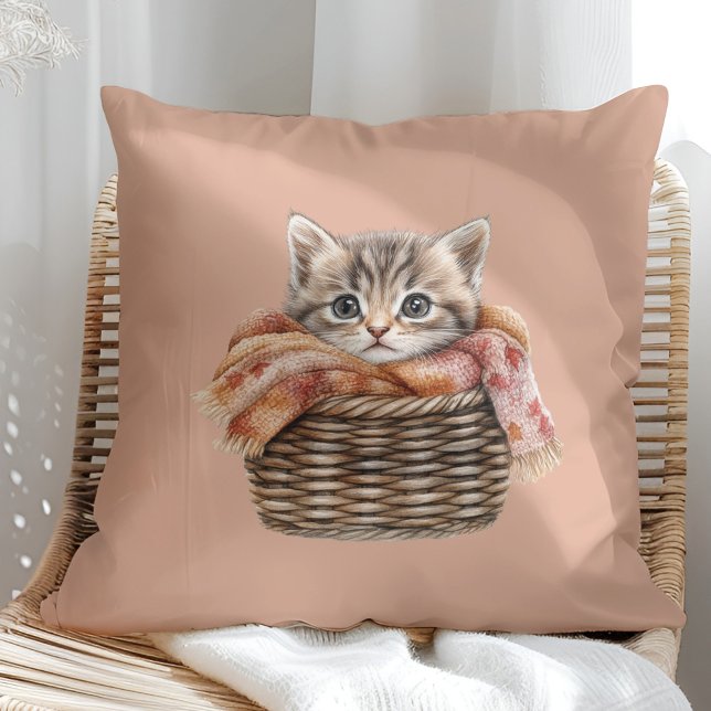 Panier confortable Coussin - Édition cannelle (Cozy Basket Cat Pillow – Cinnamon Edition in a sunny boho rattan chair)