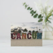 Panneau de Cancun – Playa Delfines, Carte postale  (Debout devant)