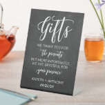 Panneau moderne Chalkboard Mariages Cadeaux<br><div class="desc">Cette enseigne de cadeaux de mariage moderne et très tendance est parfaite pour vos invités dans le cadre de votre décor mariage. Le design est composé d'une formulation typographique tendance sur un arrière - plan de style tableau noir, parfait pour n'importe quel bide et marié le jour de leur mariage....</div>