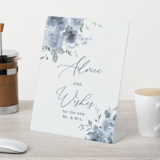 Panneau Pedestal bleu poussiéreux avec conseils et (In SItu)