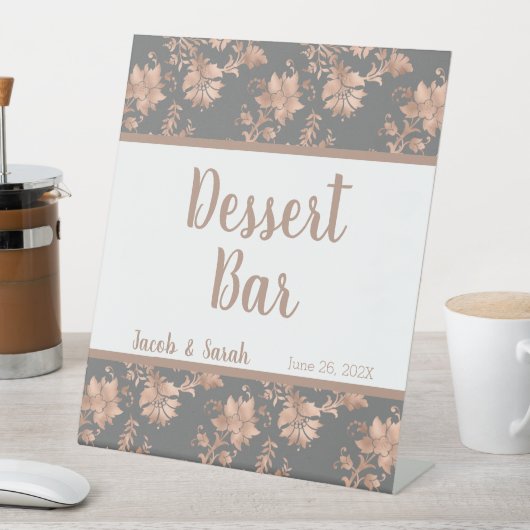 Panneau rose Gold Floral sur Grey Dessert Bar (In SItu)