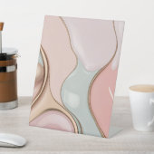 Panneau sur piédestal dans un graphique abstrait é (In SItu)