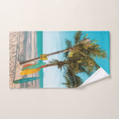 Panneaux de surf sur la plage lancer oreiller (Serviette à main)