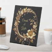 Panneaux de table à cadre orné de fleurs dorées (In SItu)