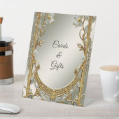 Panneaux de table à fleurs blanches ornées or (In SItu)