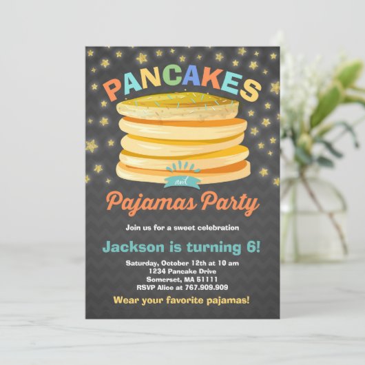 Pannenkoek en pyjama verjaardagsuitnodiging PJ's P Kaart (Staand voorkant)