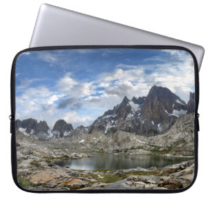 Panorama van de meren boven en midden van Nydiver Laptop Sleeve