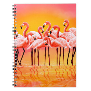 Panorama van roze flamingos op een lichtroze achte notitieboek