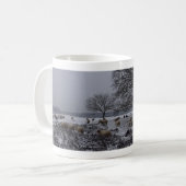 Panoramisch sneeuwlandschap met bomen en Mok van s (Voorkant links)