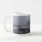 Panoramisch sneeuwlandschap met bomen en Mok van s (Links)