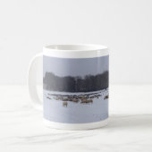Panoramisch sneeuwlandschap met Mok van schapenkof (Voorkant links)