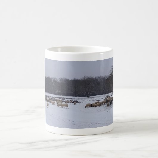 Panoramisch sneeuwlandschap met Mok van schapenkof (Center)