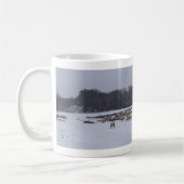 Panoramisch sneeuwlandschap met Mok van schapenkof (Links)