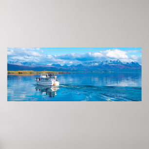 Panoramisch tourschip varen op beagle kanaal poster