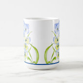 Pansies bleues Icy sur une Mug classique (15 oz.) (Centre)