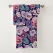 Pansies colorées sur violet profond (En situation)