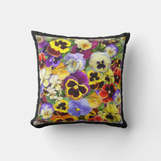 Pansy Cascade Outdoor Pillow Buitenkussen
