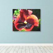 Pansy Flower Canvas (Insitu (Houten vloer))