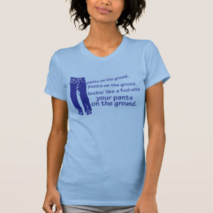 Pants op het Shirt op de grond