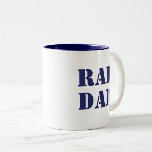 Pap marineblauw, wit en modern tweekleurige koffiemok (Voorkant rechts)