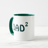 Papa de la tasse deux : Papa à la deuxième (Devant gauche)