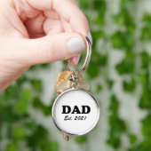 Papa heeft een datum vastgesteld zwart-wit modern sleutelhanger (Hand)